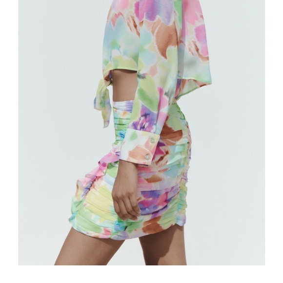 Zara ruched printed mini skirt - Multi Colored ✨ - Picture 7 of 11